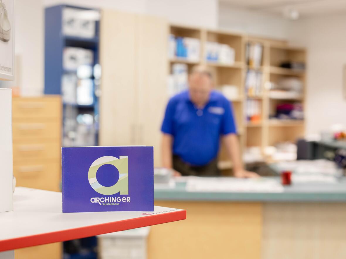 Der Empfangs- und Beratungsbereich im Sanitätshaus Archinger vermittelt persönliche Betreuung und kompetente Beratung in angenehmer Atmosphäre.